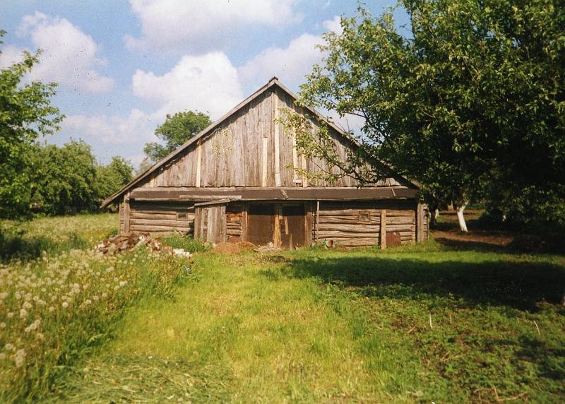 KKE 2369.jpg - Fot. Dom rodziny. Dom ciotki Bujko, Białoruś, 1985 r.